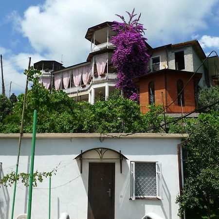 Old Town Guesthouse Sukhumi Eksteriør bilde