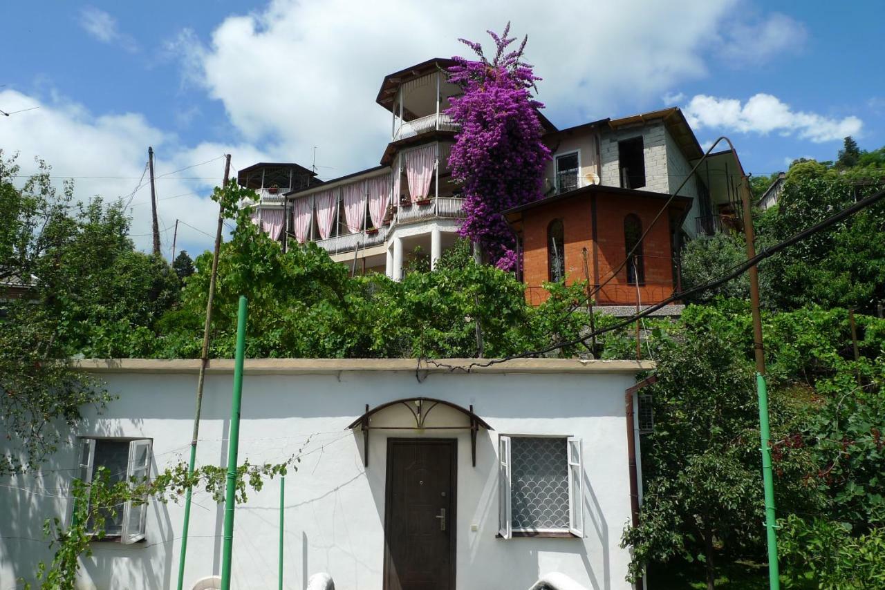 Old Town Guesthouse Sukhumi Eksteriør bilde
